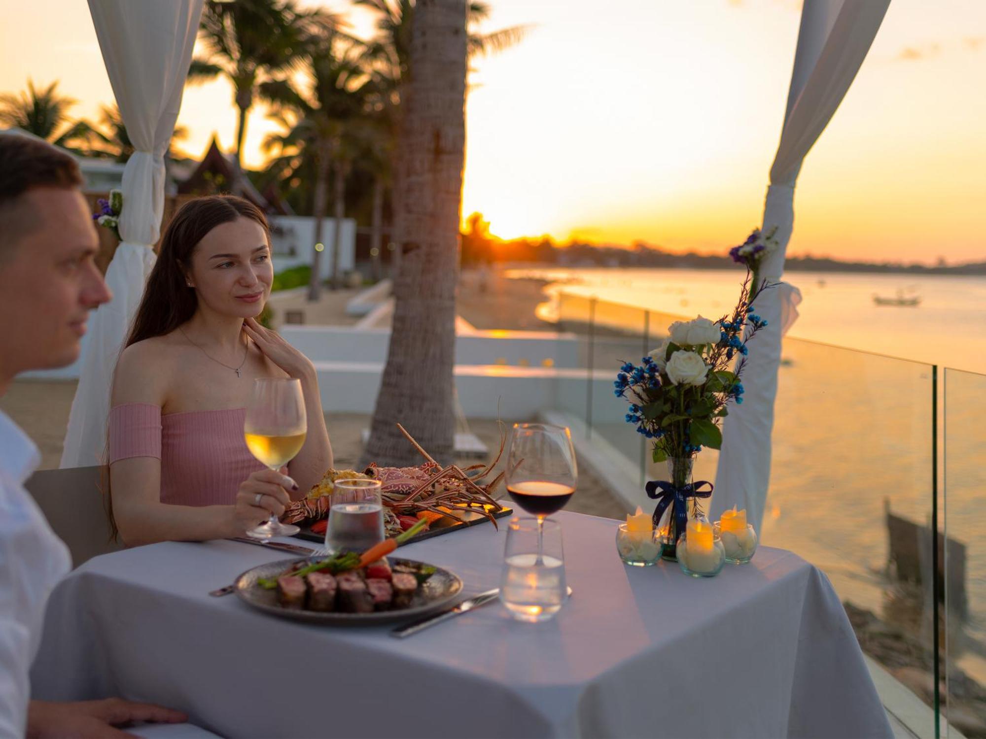 Explorar Koh Samui - Adults Only Resort And Spa Mae Nam Exterior photo Sunset dinner at the beach